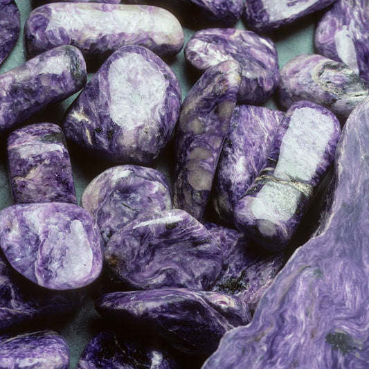 Charoite: la pietra che ti aiuta a prendere una decisione - Harmoondy