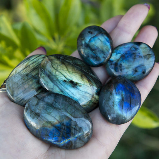 LE PROPRIETÀ E I BENEFICI DELLA LABRADORITE - Harmoondy